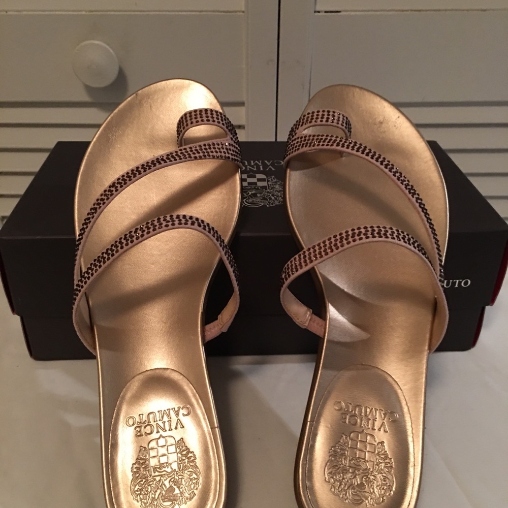 Vince Camuto Crystal embellished toe loop sandal. - Picture 2 of 7